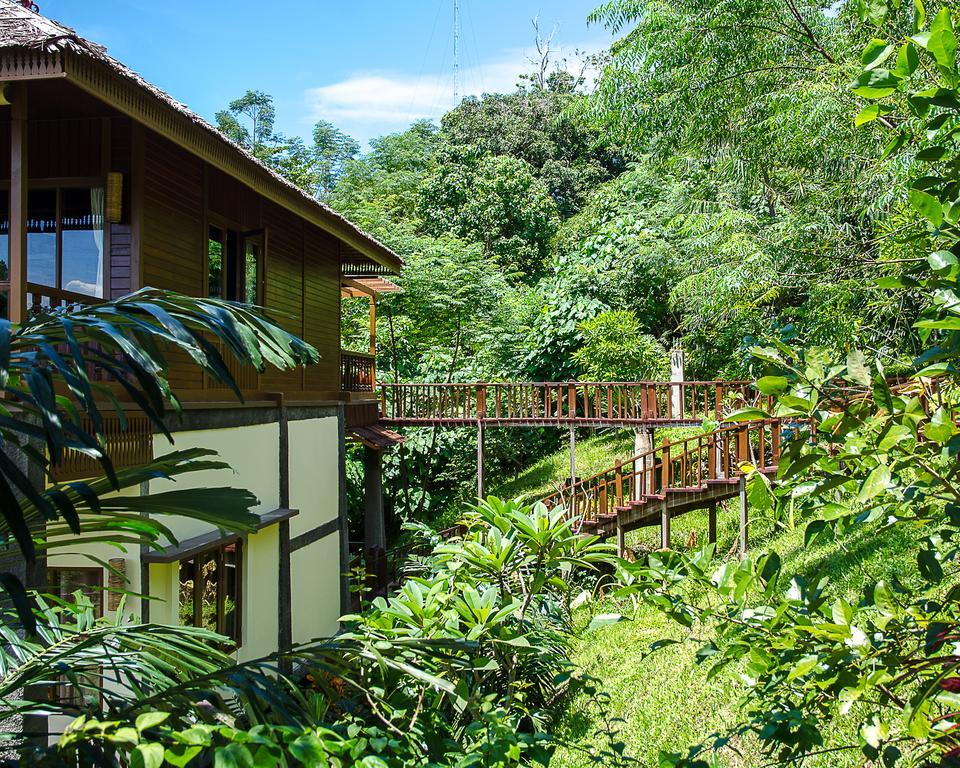 Bunaken Oasis Dive Resort And Spa Exterior photo